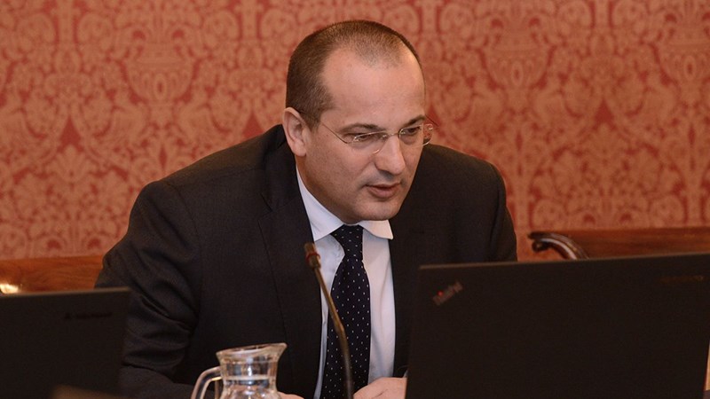Vlada smanjila zatezne kamate za 30 do 50 posto 